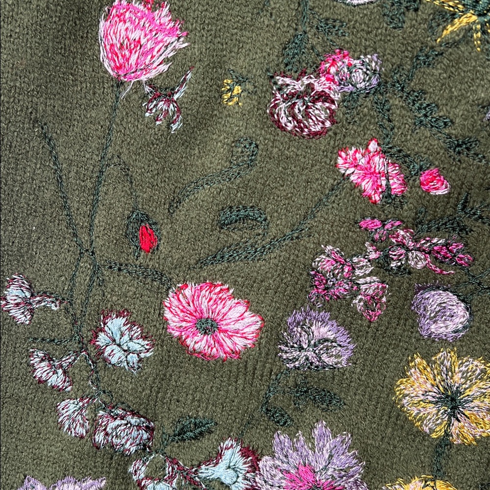 BiBi Olive Floral Embroidered Women’s Sweater NWT - Picture 3 of 5